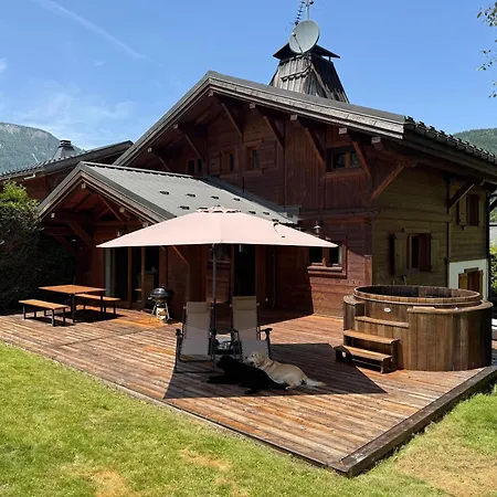 Alpesi faház Luxurious With Breathtaking Mont Blanc Massif Views From Hot Tub And Garden Sauna *